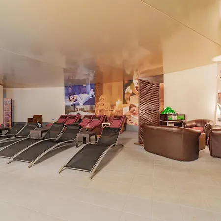 酒店 Pineta Park Deluxe 5*