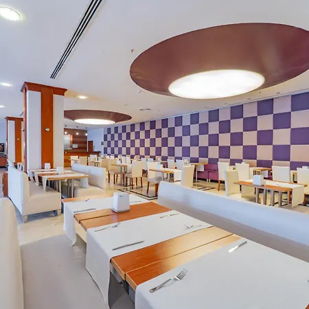 Pineta Park Deluxe 马尔马里斯